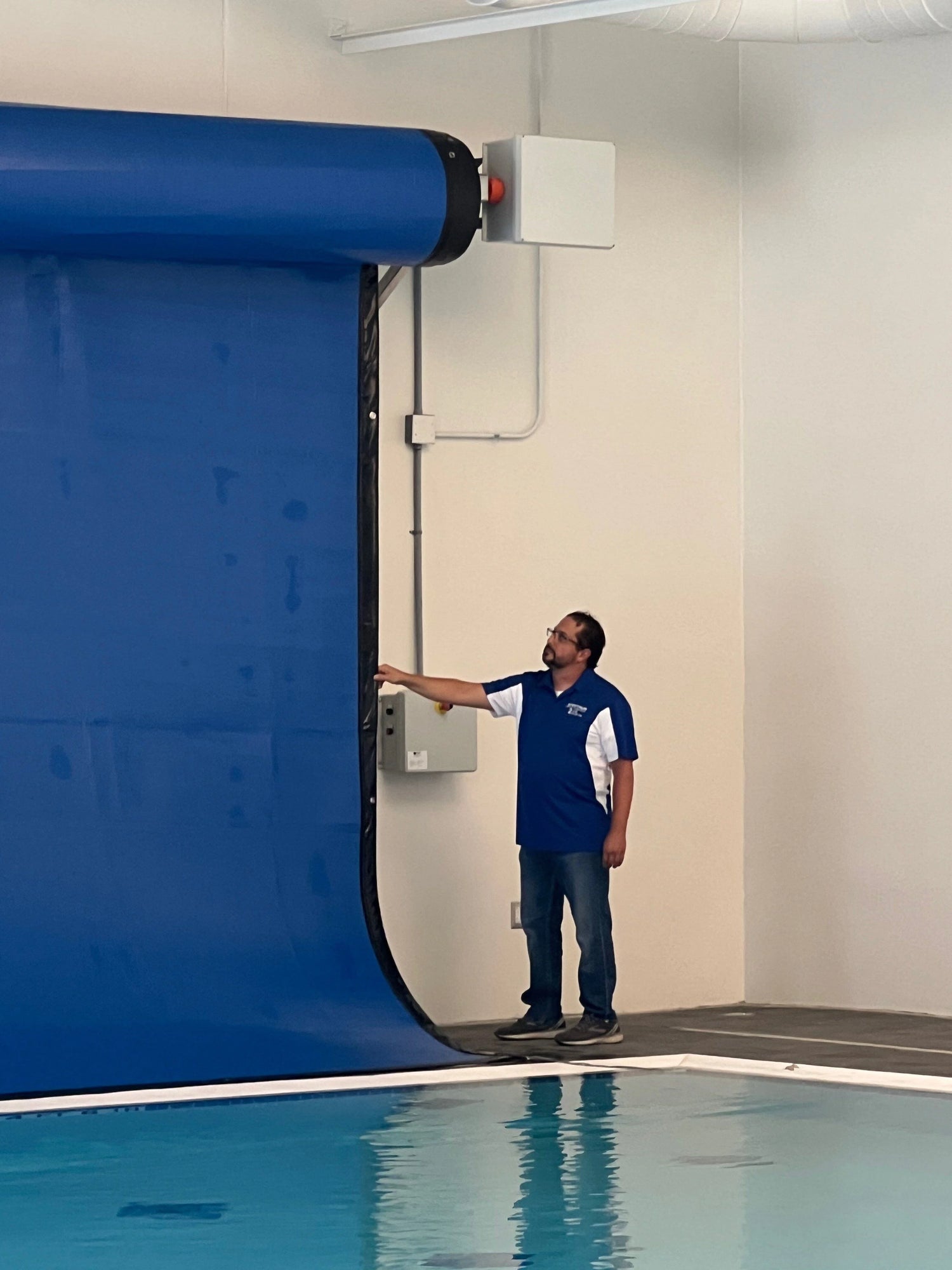 Blackfoot III - Wall Mount Semi-Automatic Thermal Pool Cover Storage Reel System 5