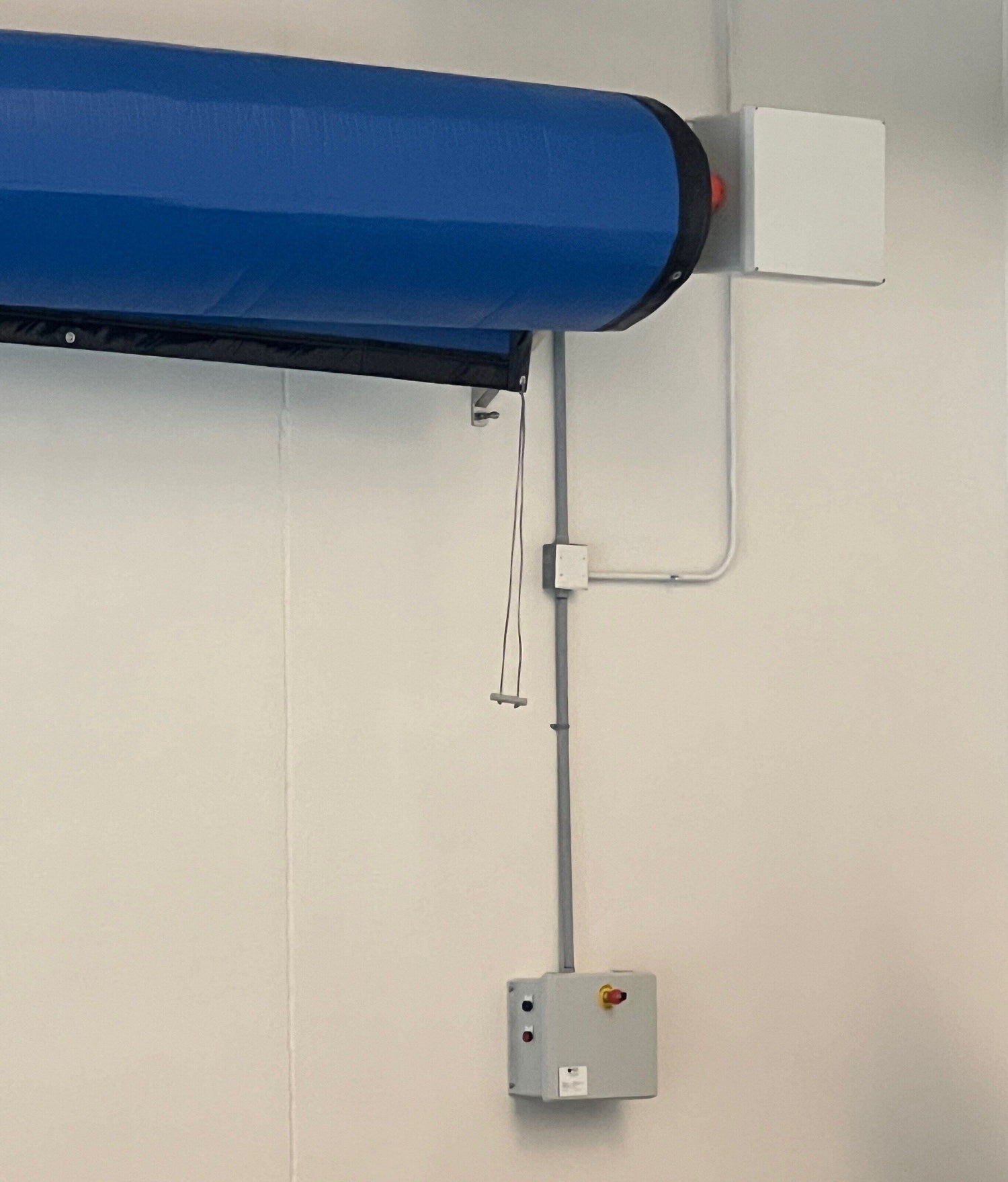 Blackfoot III - Wall Mount Semi-Automatic Thermal Pool Cover Storage Reel System