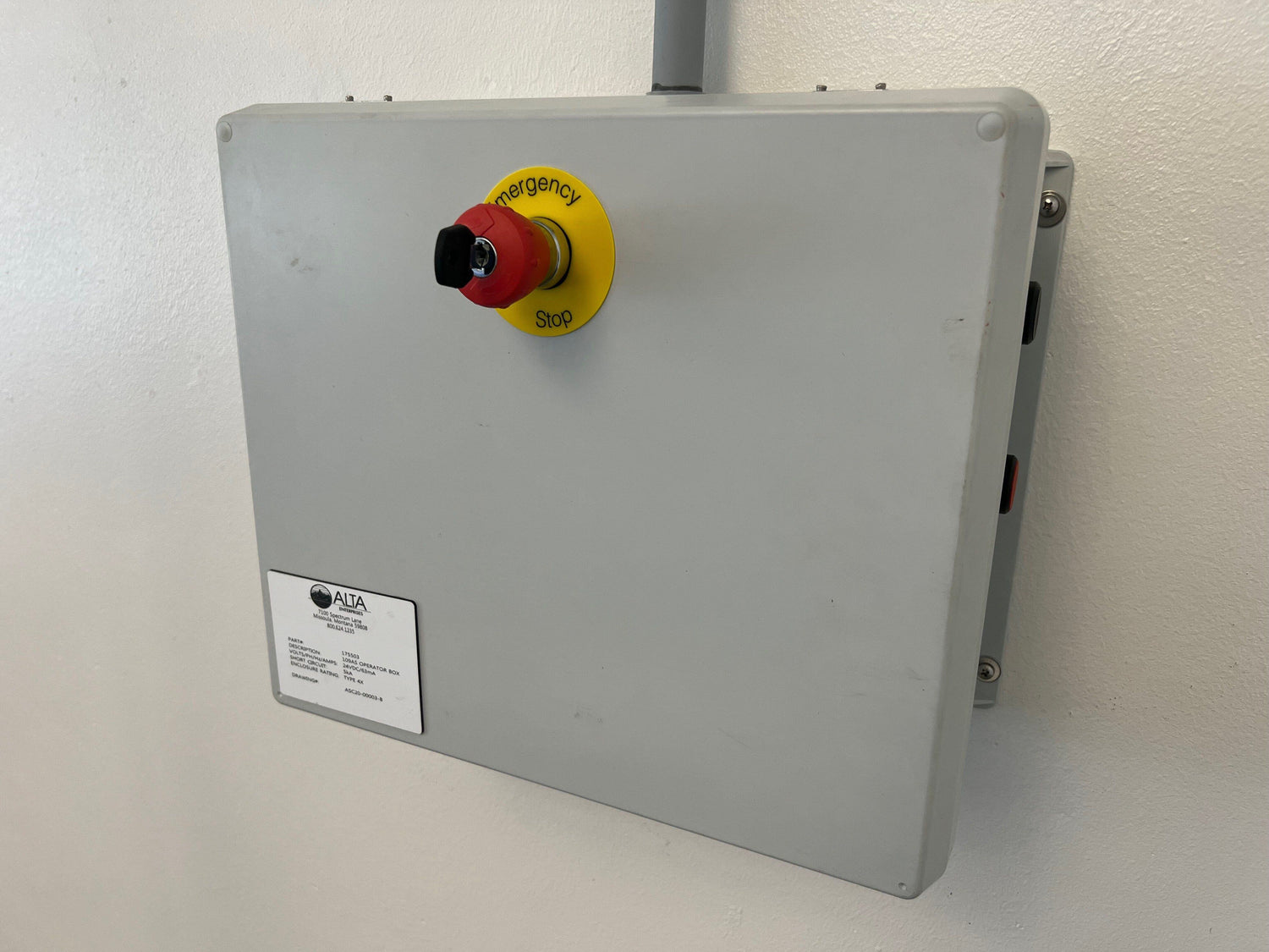 Blackfoot III - Wall Mount Semi-Automatic Thermal Pool Cover Storage Reel System 6