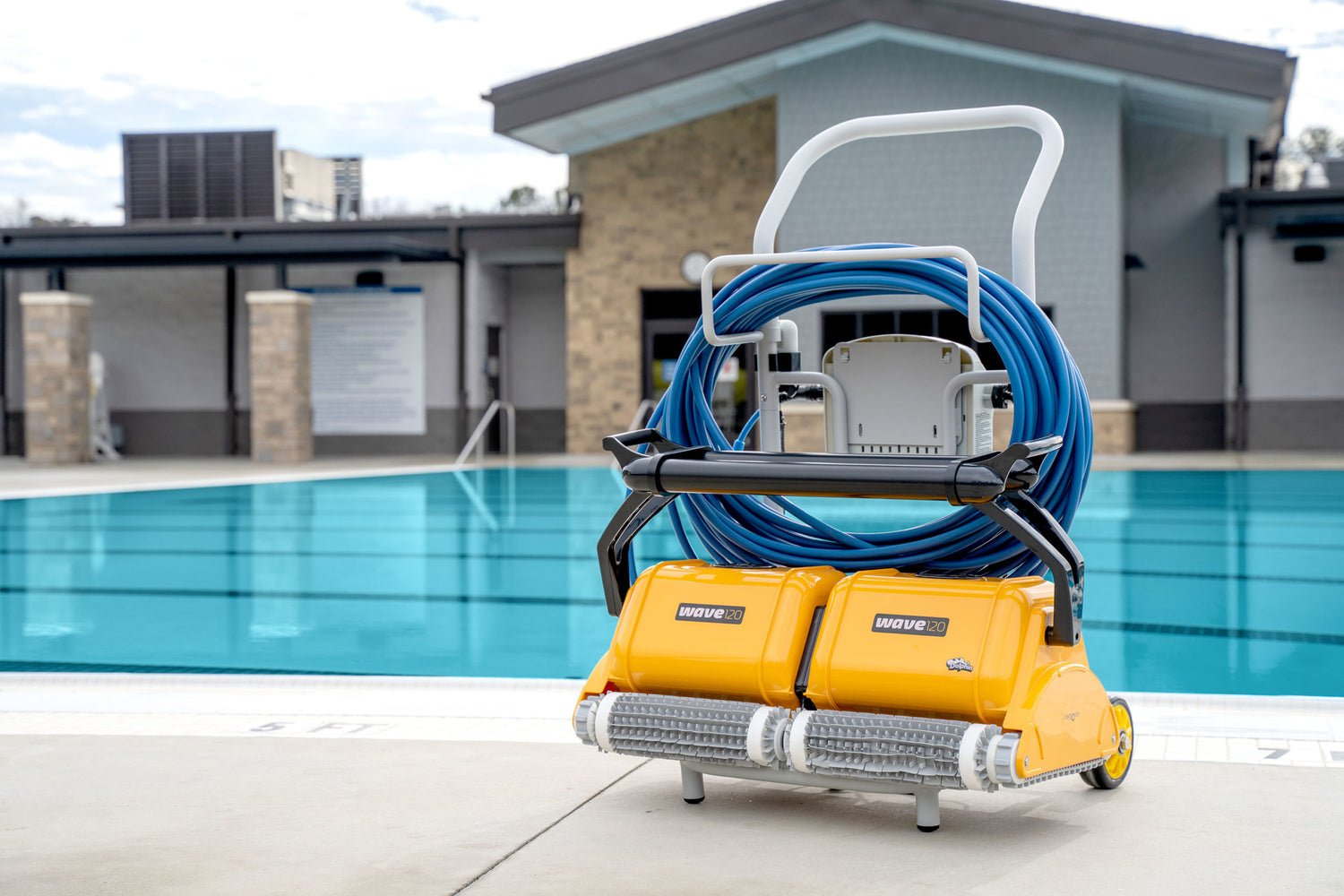 Dolphin Wave 120 Robotic Pool Cleaner